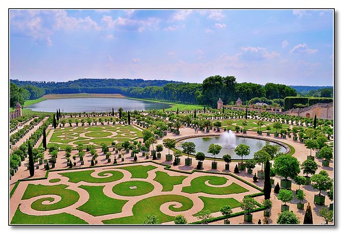 What is Parisian elegance - Versailles castle royal gardens
