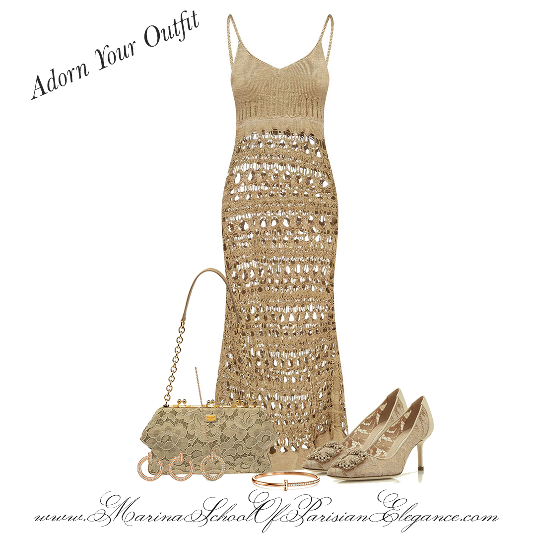 New Naked Circa 2022: Strapless gold dress with matching shoes and bag 